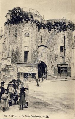 Carte postale ancienne La Porte Beucheresse — Laval (Mayenne)