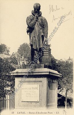 Carte postale ancienne Statue d'Ambroise Paré — Laval (Mayenne)