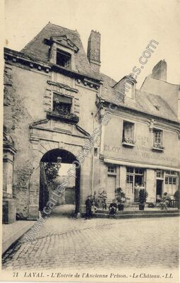 Carte postale ancienne L'Entrée de l'Ancienne Prison. - Le Château — Laval (Mayenne)
