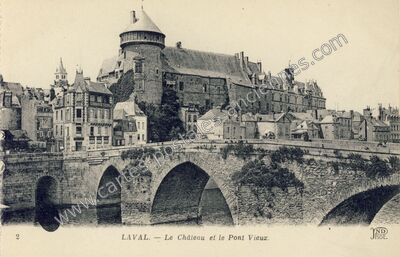 Carte postale ancienne Le Château et le Pont Vieux — Laval (Mayenne)