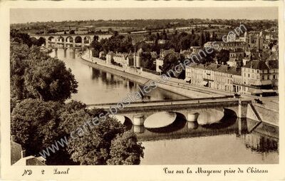 Carte postale ancienne Vue sur la Mayenne prise du Château — Laval (Mayenne)