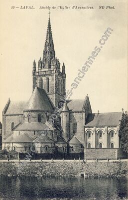 Carte postale ancienne Abside de l'Eglise d'Avesnières — Laval (Mayenne)