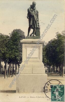 Carte postale ancienne Statue d'Ambroise Paré — Laval (Mayenne)