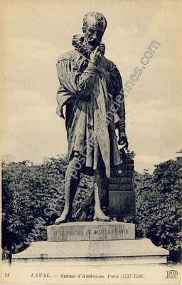 Carte postale ancienne Statue d'Ambroise Paré (1517-1590) — Laval (Mayenne)