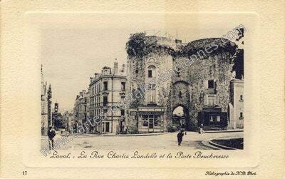 Carte postale ancienne La Rue Charles Landelle et la Porte Beucheresse — Laval (Mayenne)
