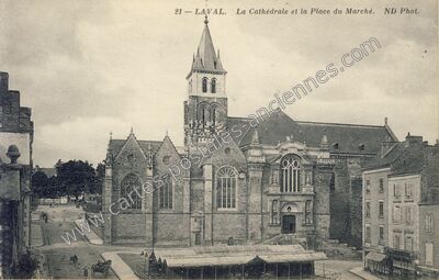 Carte postale ancienne La Cathédrale et la Place du Marché — Laval (Mayenne)