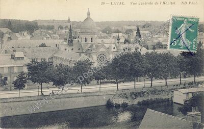 Carte postale ancienne Vue générale de l'Hôpital — Laval (Mayenne)