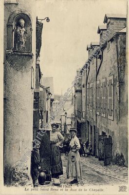 Carte postale ancienne Le petit Saint René et la Rue de la Chapelle — Laval (Mayenne)