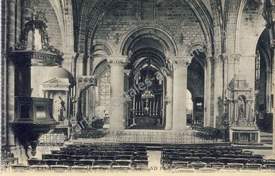 Carte postale ancienne Intérieur de la Cathédrale, la Nef — Laval (Mayenne)