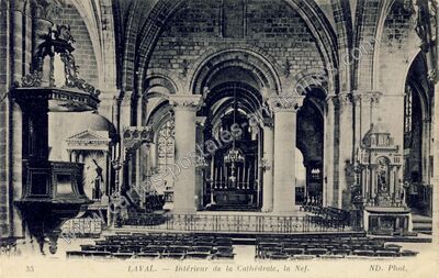 Carte postale ancienne Intérieur de la Cathédrale, la Nef — Laval (Mayenne)