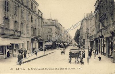 Carte postale ancienne Le Grand Hôtel de l'Ouest et la Rue de la Paix — Laval (Mayenne)