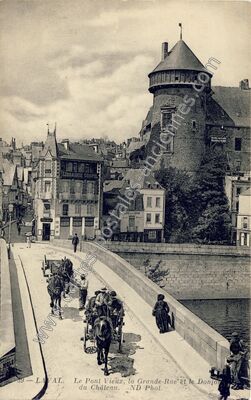 Carte postale ancienne Le Pont Vieux, la Grande-Rue et le Donjon du Château — Laval (Mayenne)