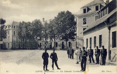 Carte postale ancienne La Caserne Corbineau — Laval (Mayenne)