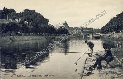 Carte postale ancienne La Mayenne — Laval (Mayenne)