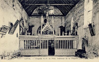 Carte postale ancienne Chapelle N.-D. de Pritz. Intérieur de la Chapelle — Laval (Mayenne)