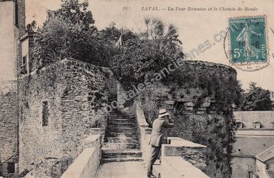 Carte postale ancienne La Tour Romaine et le Chemin de Ronde — Laval (Mayenne)