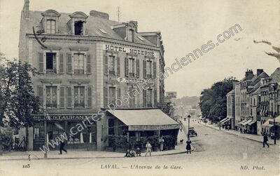 Carte postale ancienne L'Avenue de la Gare — Laval (Mayenne)