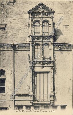 Carte postale ancienne Fenêtres Renaissance de la Maison du Grand Veneur — Laval (Mayenne)