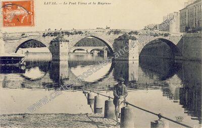 Carte postale ancienne Le Pont Vieux et la Mayenne — Laval (Mayenne)