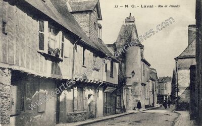 Carte postale ancienne Rue de Paradis — Laval (Mayenne)
