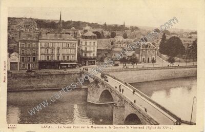 Carte postale ancienne Le Vieux Pont sur la Mayenne et le Quartier St Vénérand (Eglise du XV° s.) — Laval (Mayenne)
