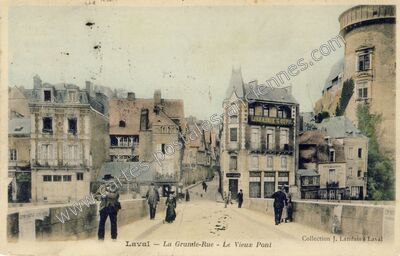 Carte postale ancienne La Grande-Rue - Le Vieux Pont — Laval (Mayenne)