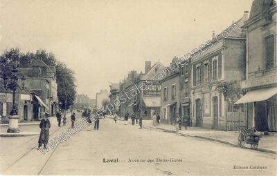 Carte postale ancienne Avenue des Deux-Gares — Laval (Mayenne)