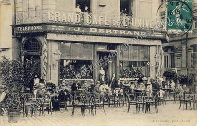 Carte postale ancienne Grand Café de l'Univers — Laval (Mayenne)