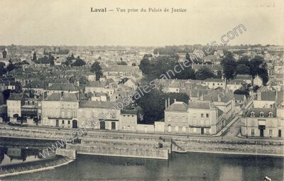 Carte postale ancienne Vue prise du Palais de Justice — Laval (Mayenne)