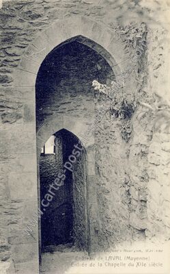 Carte postale ancienne Château de Laval Entrée de la Chapelle du XIIe siècle — Laval (Mayenne)
