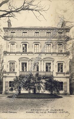 Carte postale ancienne Pensionnat Ste-Marie, Annexe, rue de Bretagne — Laval (Mayenne)