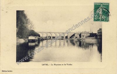 Carte postale ancienne La Mayenne et le Viaduc — Laval (Mayenne)