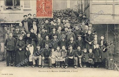 Carte postale ancienne Ouvriers de la Maison CHAMPION — Laval (Mayenne)