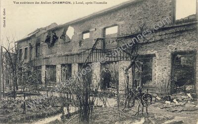 Carte postale ancienne Vue extérieure des Ateliers CHAMPION, après l'incendie — Laval (Mayenne)