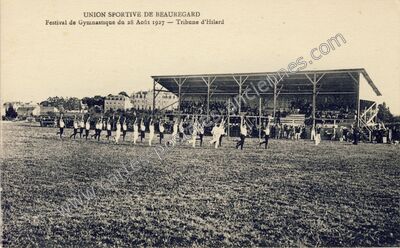 Carte postale ancienne Union Sportive de Beauregard - Festival de Gymnastique - Tribune d'Hilard — Laval (Mayenne)
