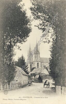 Carte postale ancienne Avenue de la Gare — Pontmain (Mayenne)