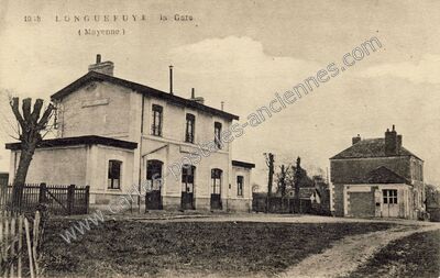 Carte postale ancienne La Gare — Longuefuye (Mayenne)