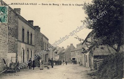 Carte postale ancienne Entrée du Bourg - Route de la Chapelle — Marcillé-la-Ville (Mayenne)