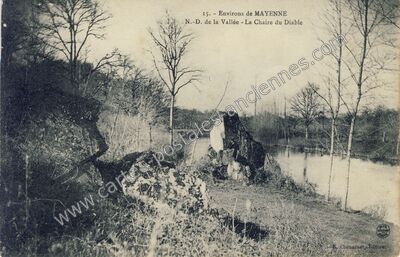 Carte postale ancienne Environs de la Vallée - La Chaire du Diable — Mayenne (Mayenne)