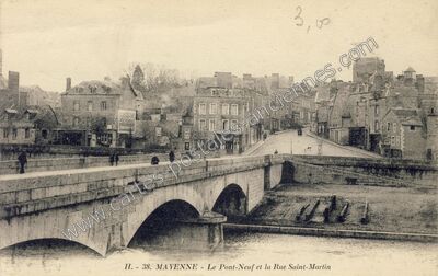 Carte postale ancienne Le Pont-Neuf et la Rue Saint-Martin — Mayenne (Mayenne)