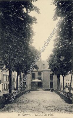 Carte postale ancienne L'Hôtel de Ville — Mayenne (Mayenne)