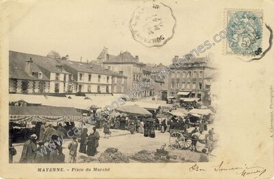Carte postale ancienne Place du Marché — Mayenne (Mayenne)