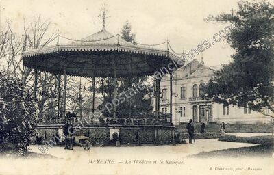 Carte postale ancienne Le Théâtre et le Kiosque — Mayenne (Mayenne)