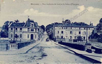 Carte postale ancienne Rue Ambroise de Lorè, et la Caisse d'Épargne — Mayenne (Mayenne)