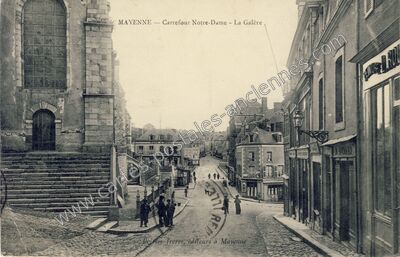 Carte postale ancienne Carrefour Notre-Dame - La Galère — Mayenne (Mayenne)