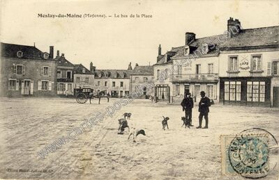 Carte postale ancienne Le bas de la Place — Meslay-du-Maine (Mayenne)
