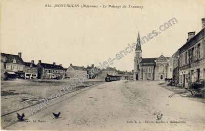 Carte postale ancienne Le Passage du Tramway — Montaudin (Mayenne)