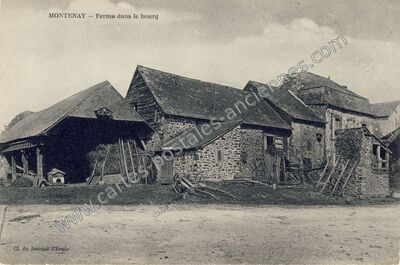 Carte postale ancienne Ferme dans le bourg — Montenay (Mayenne)