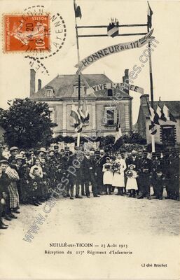Carte postale ancienne Réception du 117e Régiment d'Infanterie — Nuillé-sur-Vicoin (Mayenne)