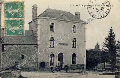Carte postale ancienne Hôtel Ravé-Foucher — Placé (Mayenne)